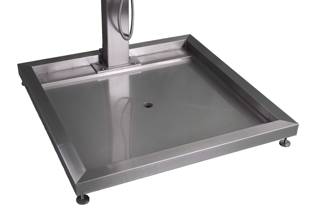 Bodenpodest mit Wasserauffangwanne aus Edelstahl und mittigem Ablauf