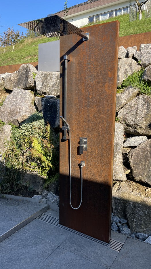 GS01 Spezial mit Cortenstahl-Paneelen, Handbrause und Regenwald-Duschkopf