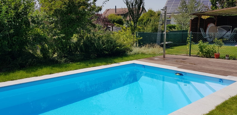 Gartendusche direkt am Pool