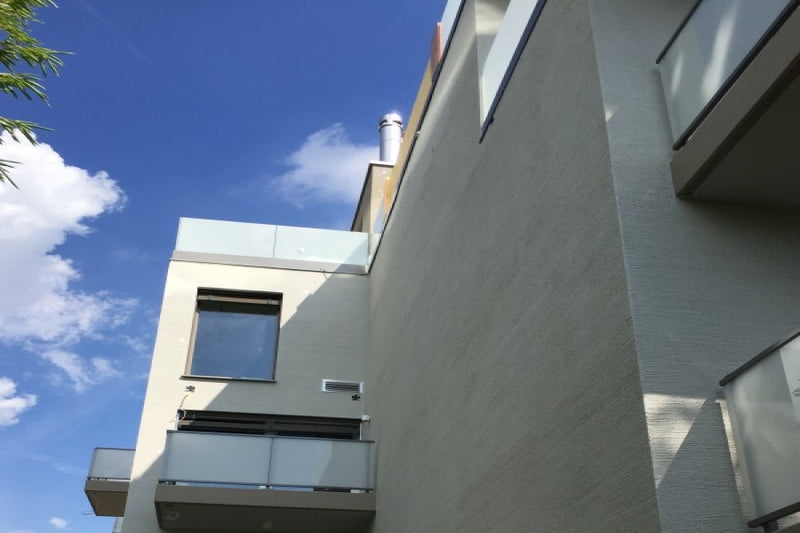 Glasgeländer aus VSG, eingefasst in U-Profile