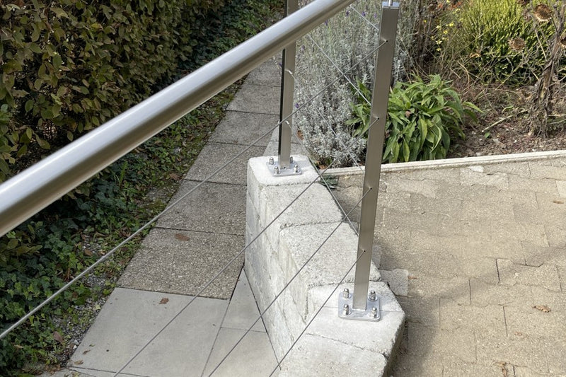 Spannseilgeländer mit Edelstahl-Handlauf