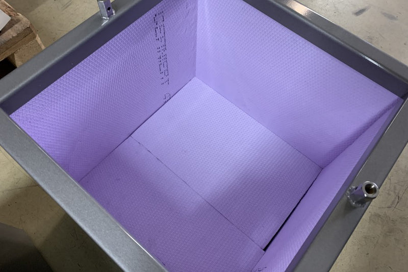Pflanzentrog im Detail: Innenisolation mit Dämmplatten