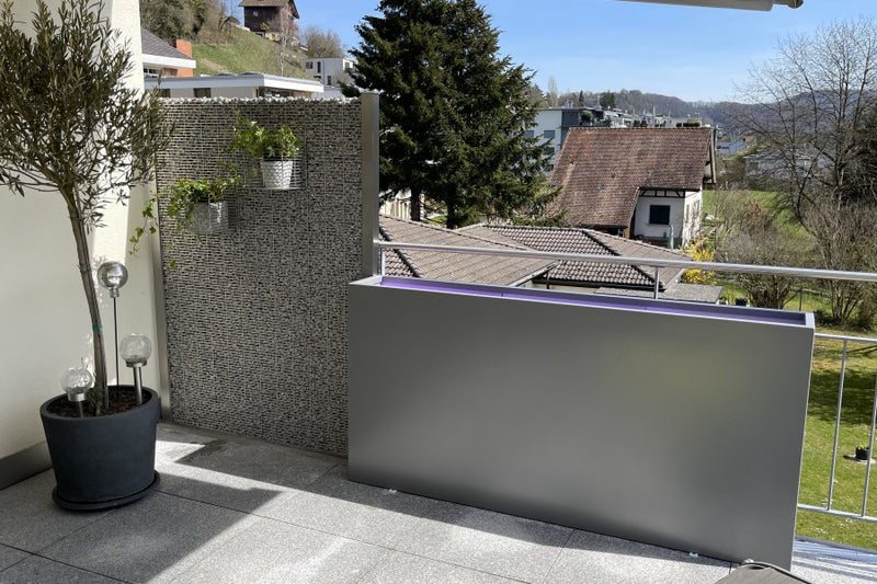 Hochbeet kombiniert mit Edelstahl-Sichtschutz
