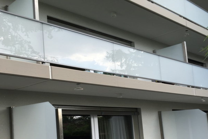 Absturzsicherung und Sichtschutz-Unterteilung für ein Hotel – Zürich