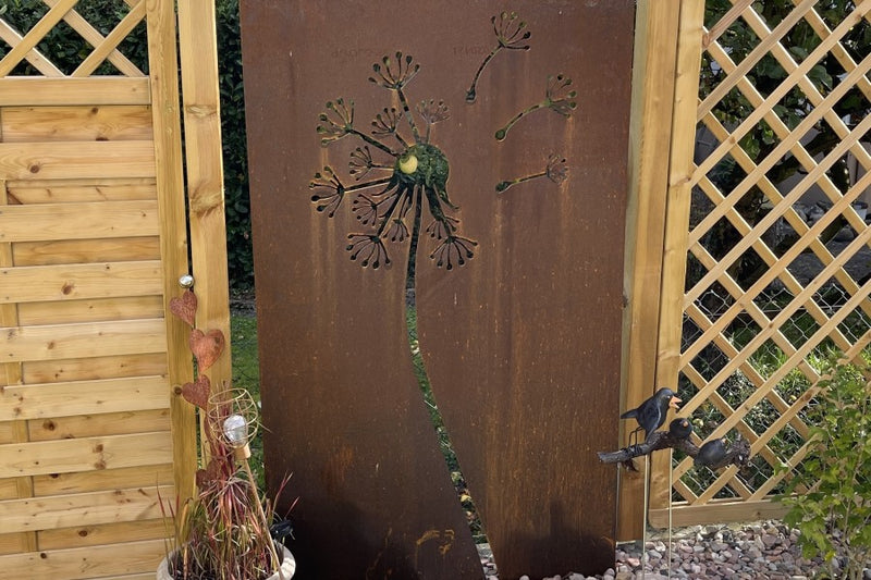 Cortenstahl-Sichtschutz nach Mass mit gelasertem Sujet «Pusteblume» – Frick AG