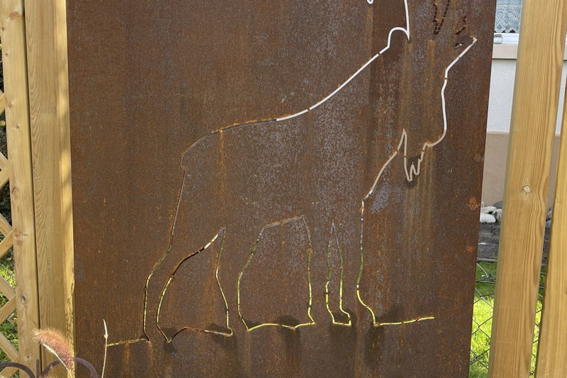 Cortenstahl-Sichtschutz nach Mass mit gelasertem Sujet «Steinbock» – Frick AG
