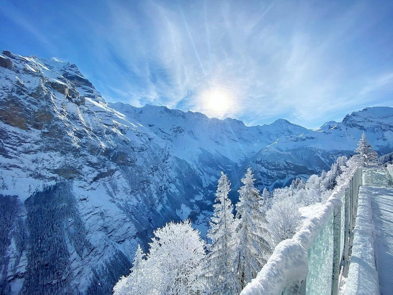 SlideGlass® Windschutz im Schnee mit Bergsicht