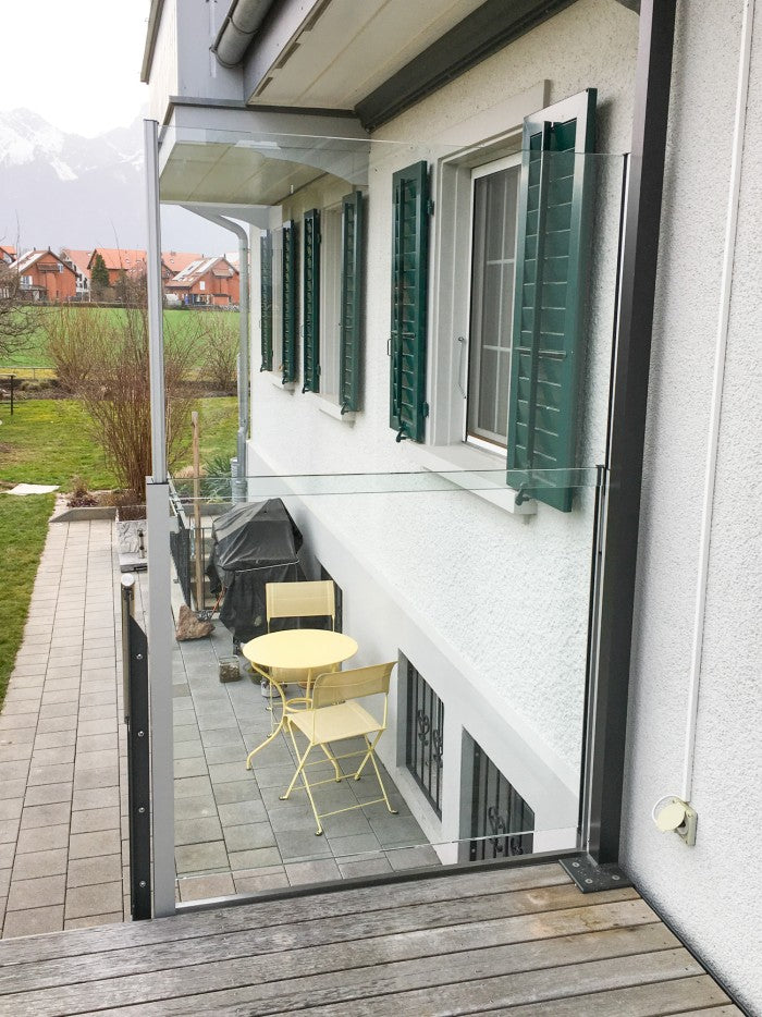 SlideGlass® am Gartensitzplatz entlang der Hausfassade
