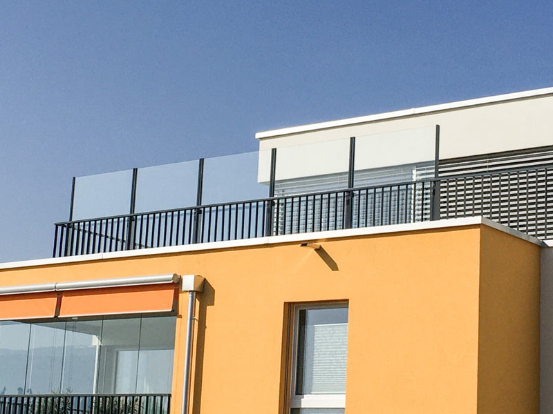 SlideGlass® Windschutz auf der Attika einer Dachterrasse