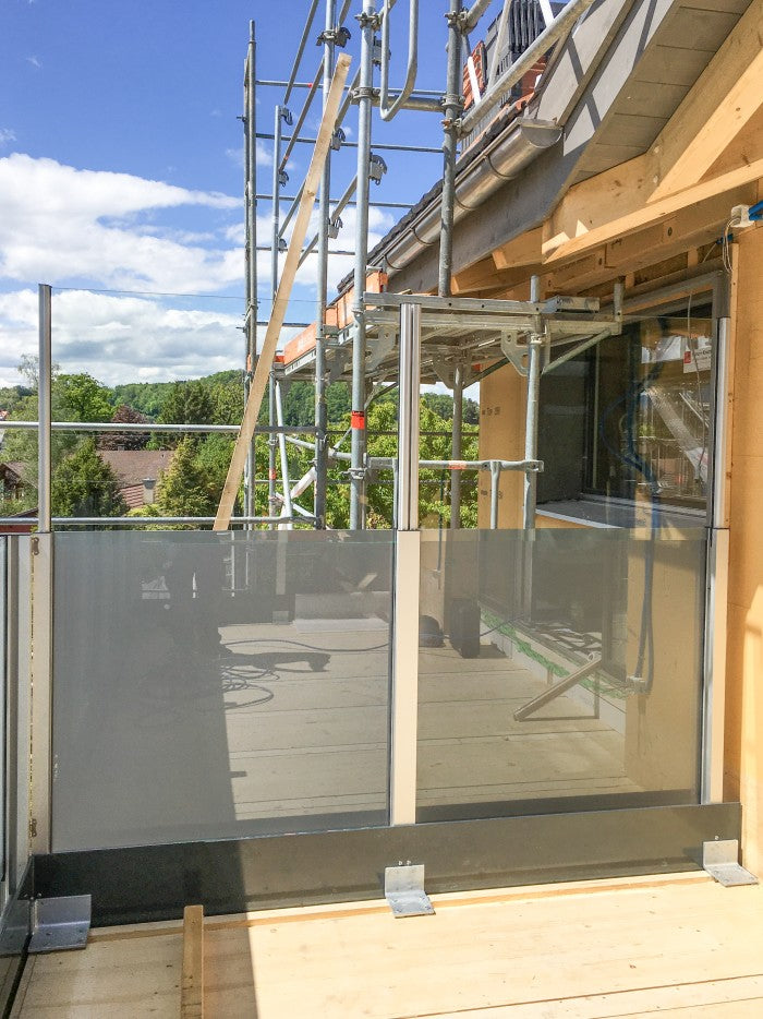 SlideGlass® mit Milchglas auf dem Balkon